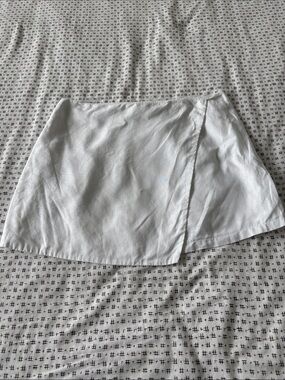 Quince 100% linen mini skort, side zip, elastic waist in back, white, size 14